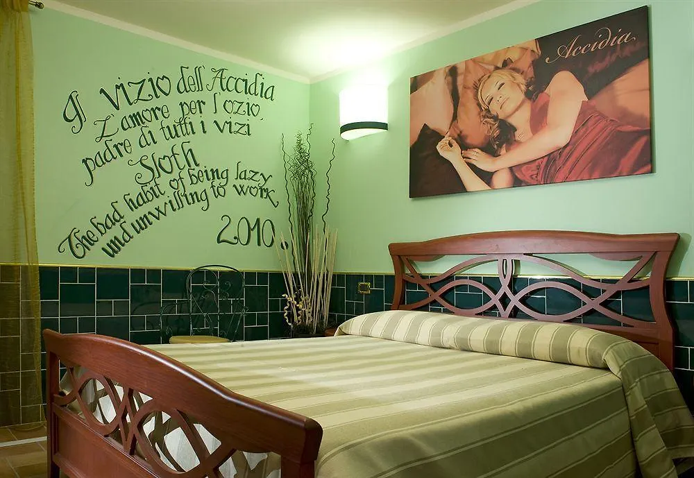 7 Vizi Hotel Cola